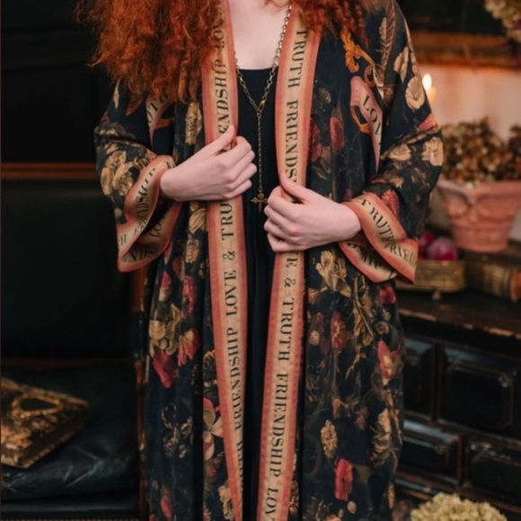 ⭐️NEW⭐️ Heart of Gold Vintage Victorian Art Full Length Duster Robe - Picture 9 of 15